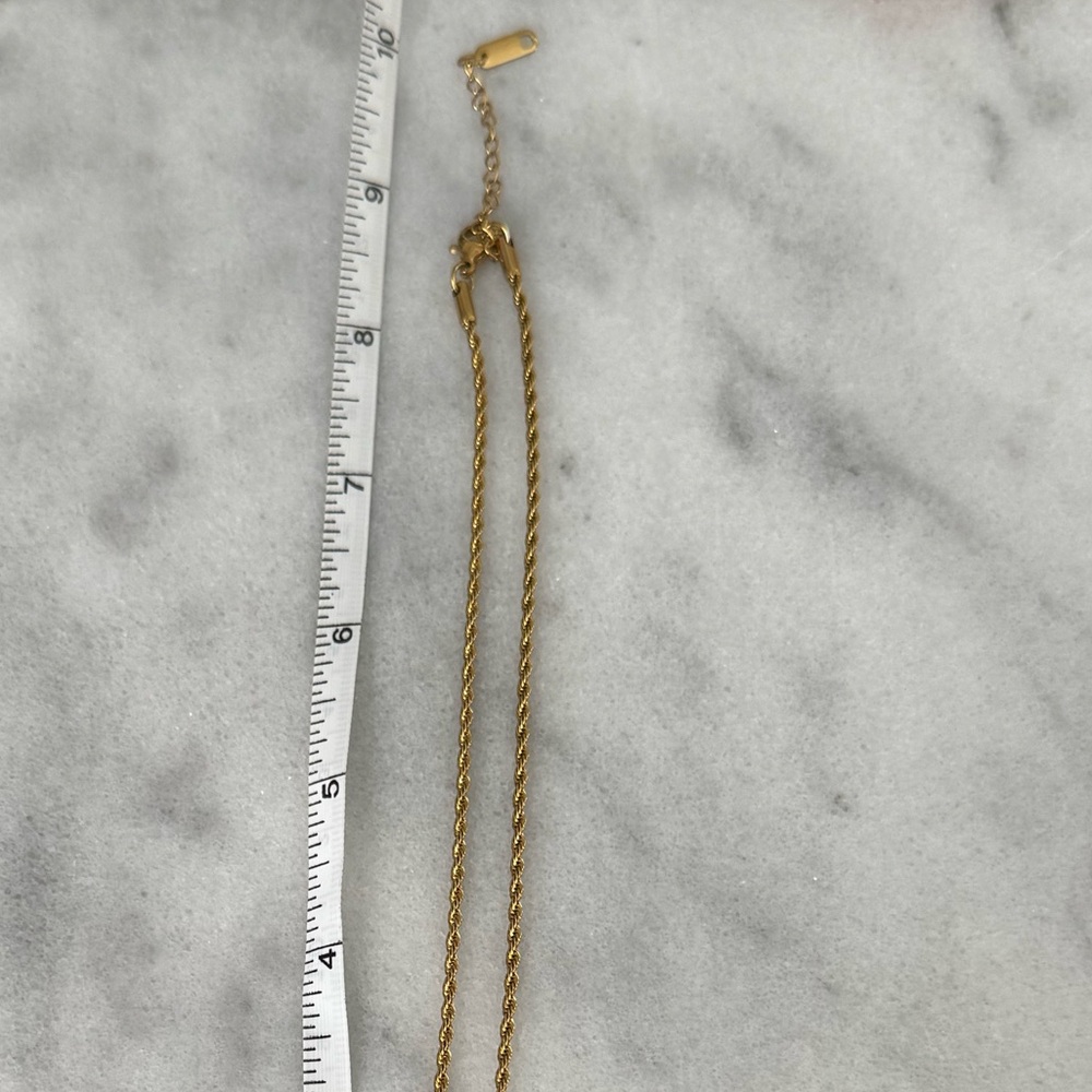 Gold Vintage Style Hammered Irregular Pendant Necklace
Brand New - Picture 4 of 6